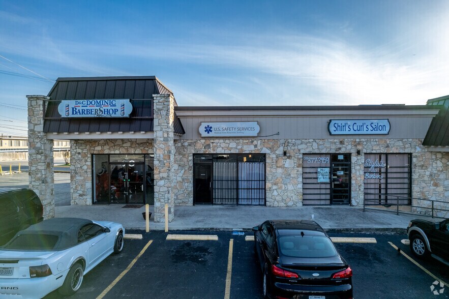 More Photos Of 5525 Blanco Rd, San Antonio Unknown For Lease