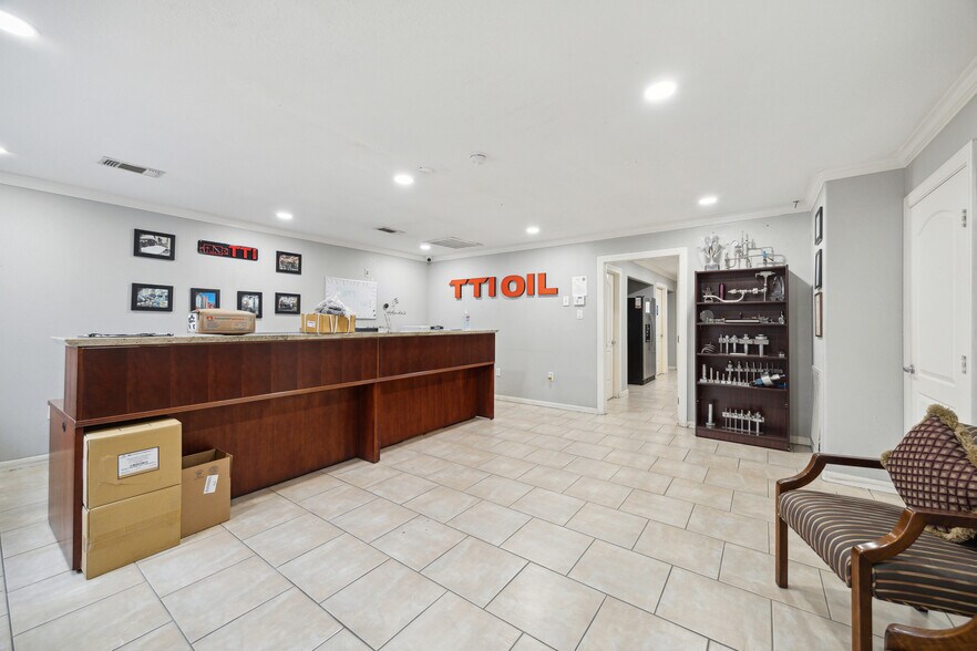 More Photos Of 6438 Long Dr, Houston Industrial For Sale