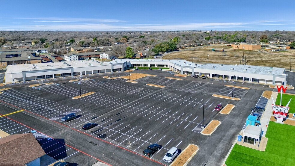 More Photos Of 215-220 Sunset Blvd, Sherman Storefront For Lease