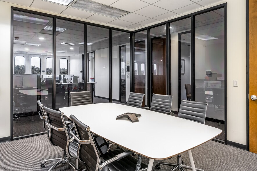 More Photos Of 1910 W Sunset Blvd, Los Angeles Office For Lease