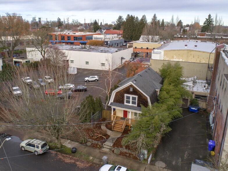 More Photos Of 317 NE Sacramento St, Portland Office For Sale