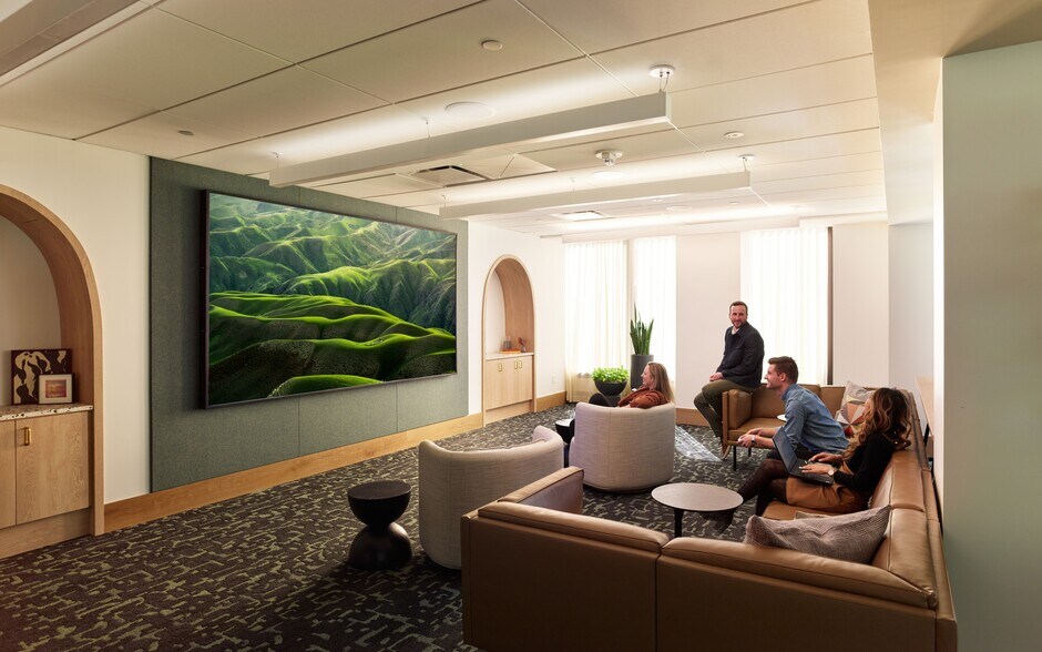 More Photos Of 101 S Tryon St, Charlotte Office Residential For Lease