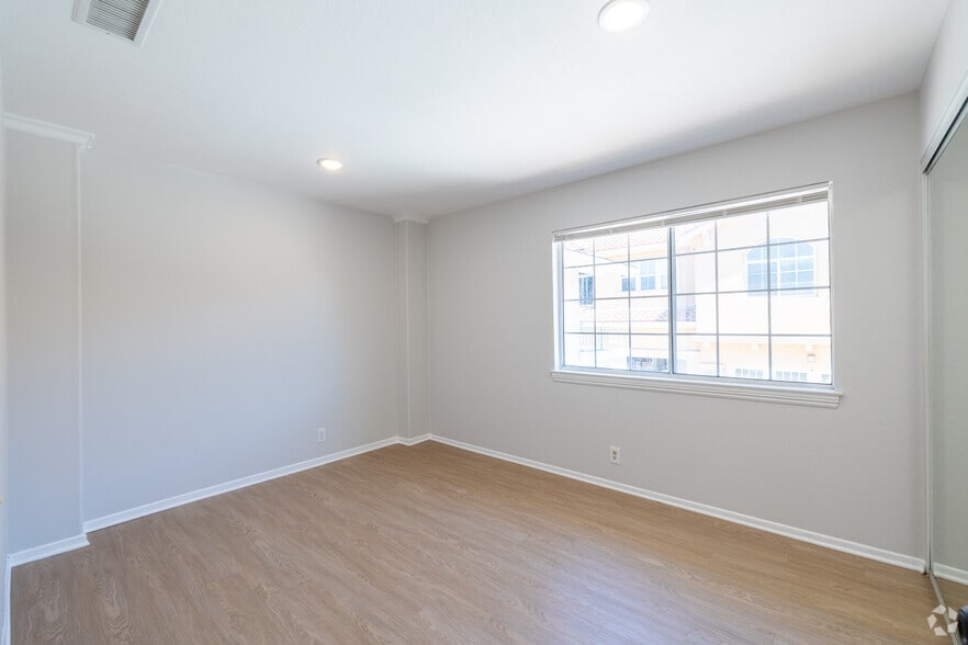 More Photos Of 5302-5304 Colodny Dr, Agoura Hills Apartments For Sale