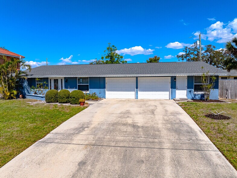 More Photos Of 2131 Montclair Dr, Sarasota Apartments For Sale