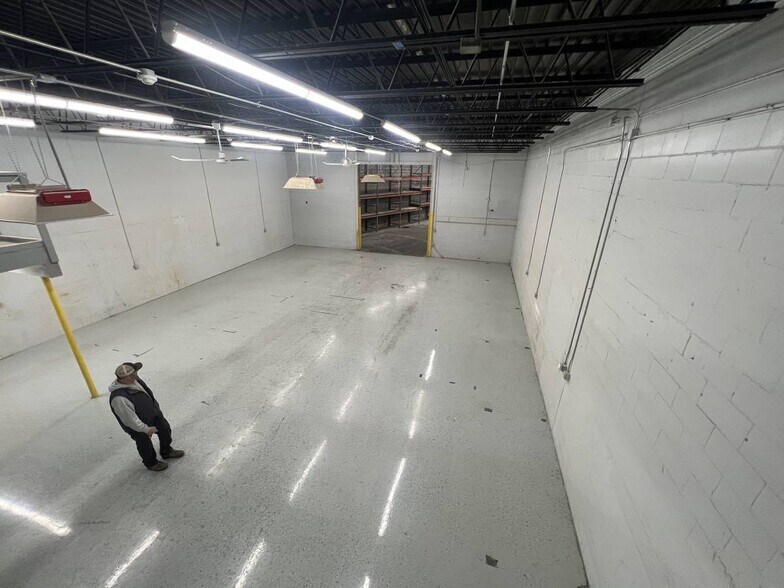 More Photos Of 159 Temple St, Nashua Warehouse For Lease