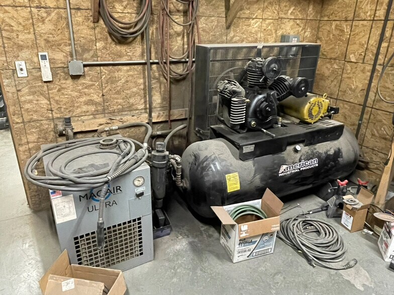 More Photos Of 523 Business Parkway rd, Falls City Manufacturing For Sale