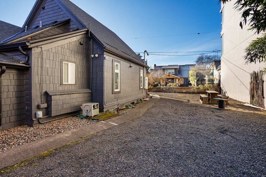 More Photos Of 4124 N Mississippi Ave, Portland Flex For Lease