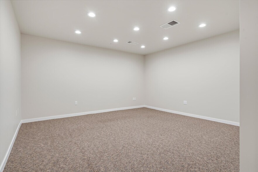More Photos Of 680 E Cotati Ave, Rohnert Park Health Club For Lease