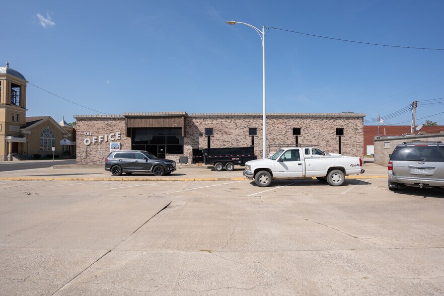 More Photos Of 509 - 511 W. Rollins, Moberly Office For Lease