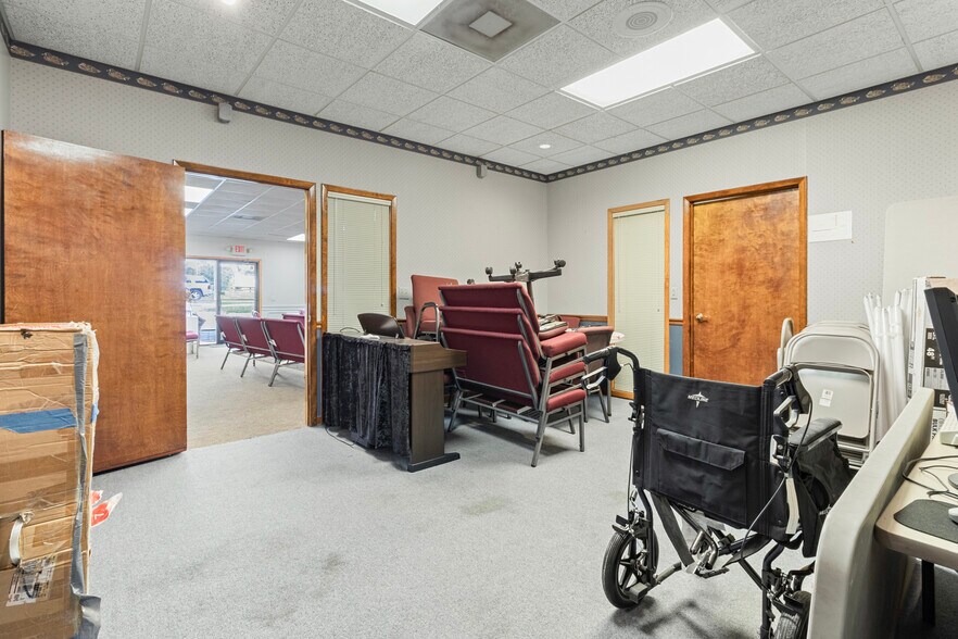 More Photos Of 614 E Jefferson St, Brooksville Office For Sale
