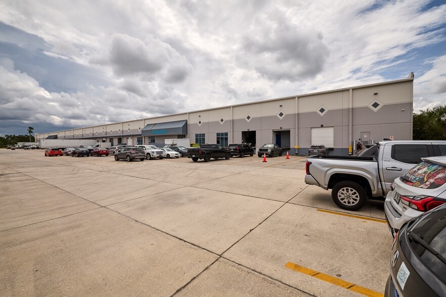 More Photos Of 2507 Investors Row, Orlando Distribution For Lease