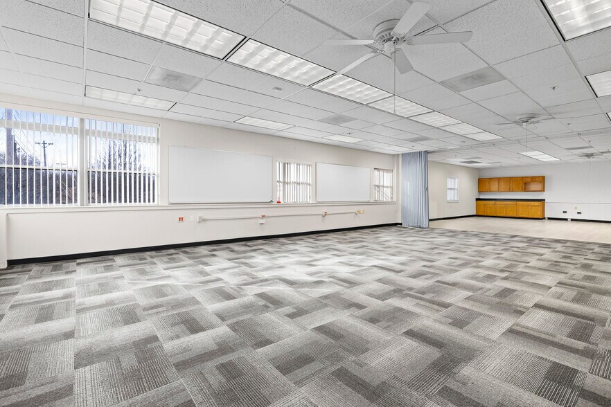 More Photos Of 4240 S Lees Summit Rd, Independence Office For Lease