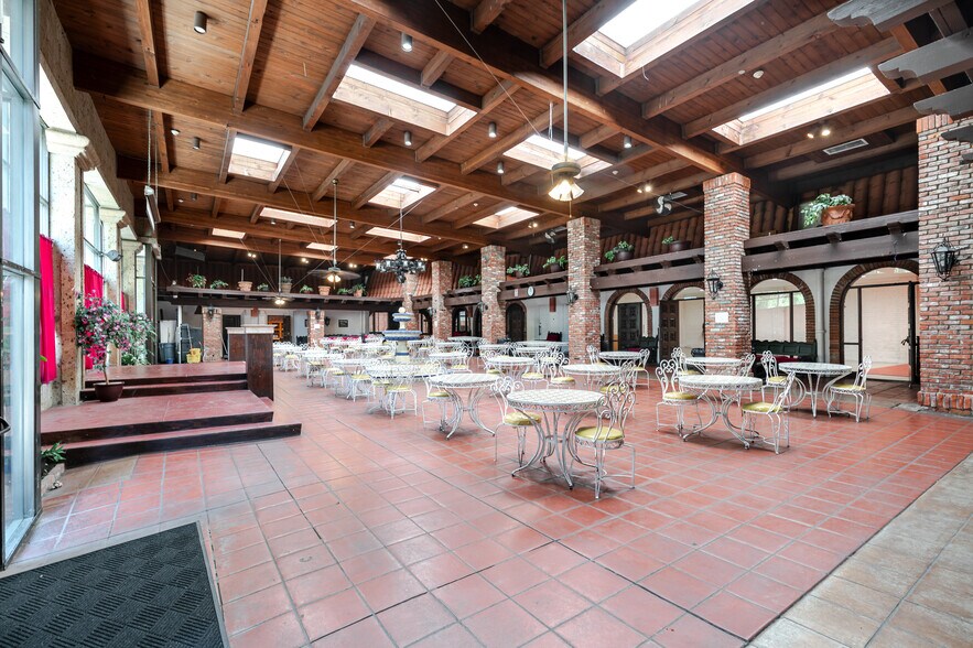 More Photos Of 333 E Colorado St, Glendale Unknown For Lease