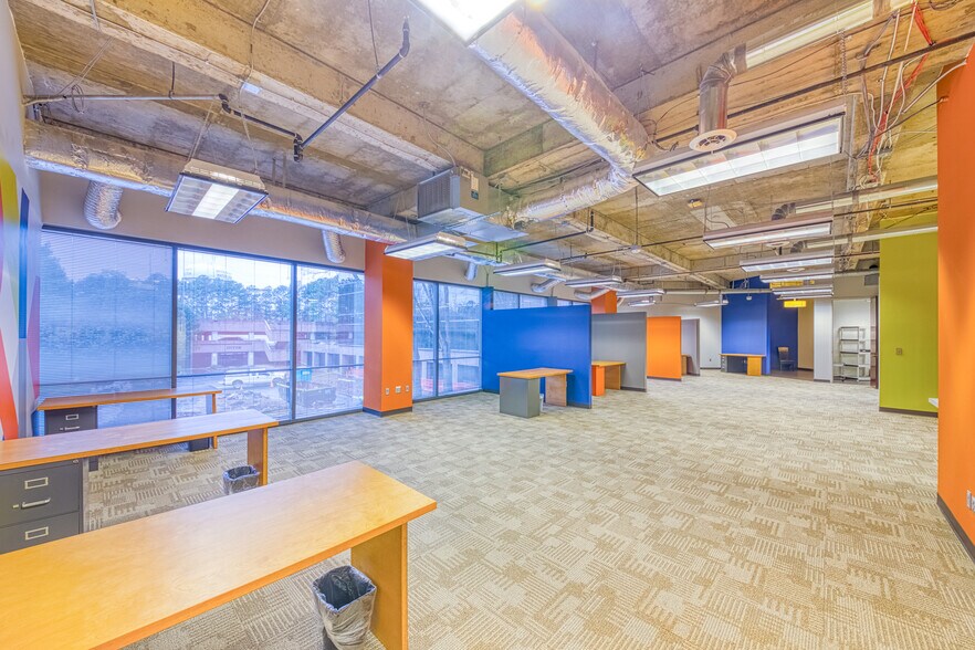 More Photos Of 200 Ashford Ctr N, Atlanta Office For Sale