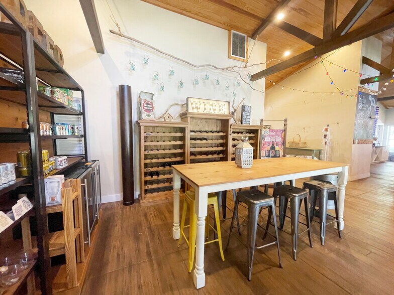 More Photos Of 21848 S County Road 325, Hawthorne Restaurant For Sale