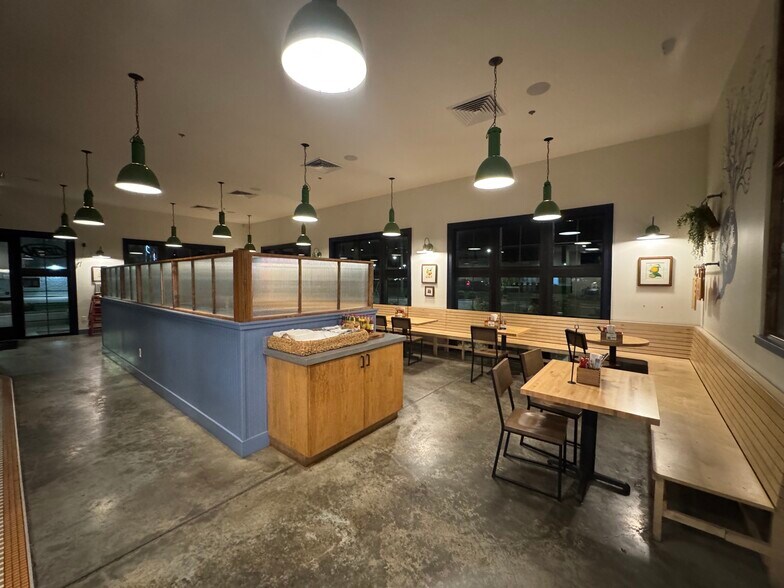 More Photos Of 166 Calhoun Station Pky, Gluckstadt Restaurant For Sale