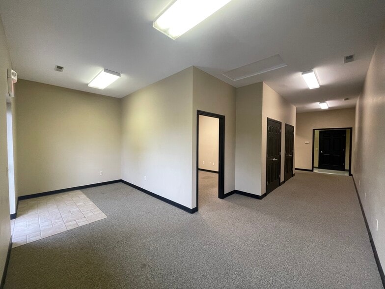 More Photos Of 2585 Eastwood Dr, Columbus Office For Lease