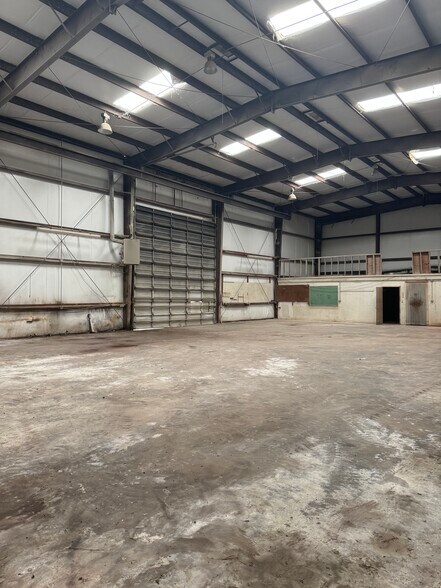 More Photos Of 5902 W State Highway 71, La Grange Industrial For Lease