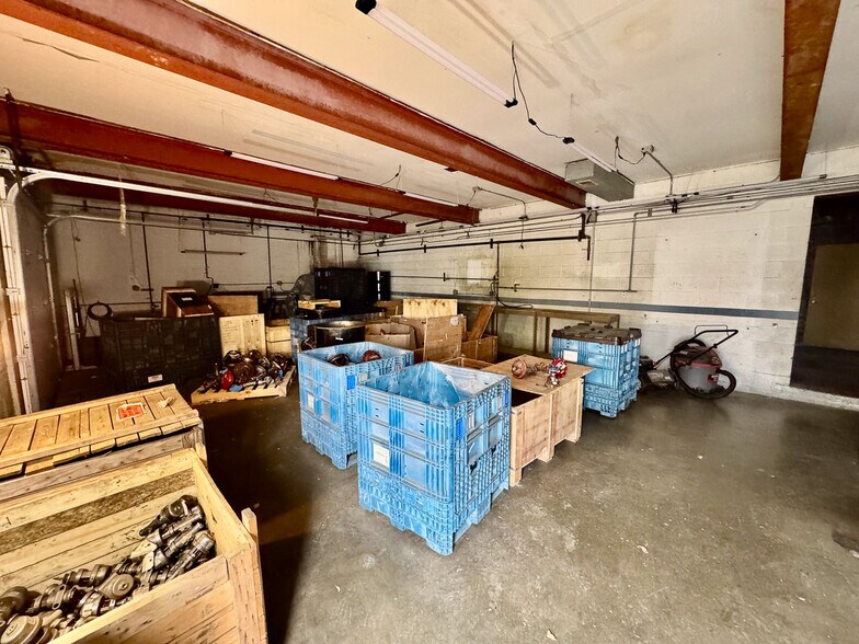 More Photos Of 1050 Triplett Blvd, Akron Warehouse For Sale