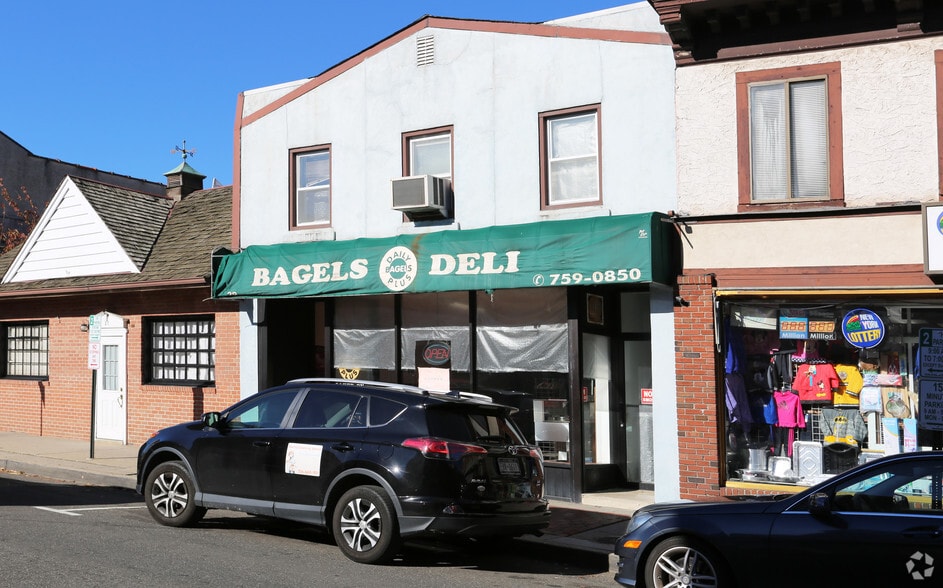 More Photos Of 29 Glen St, Glen Cove Storefront Retail Office For Lease
