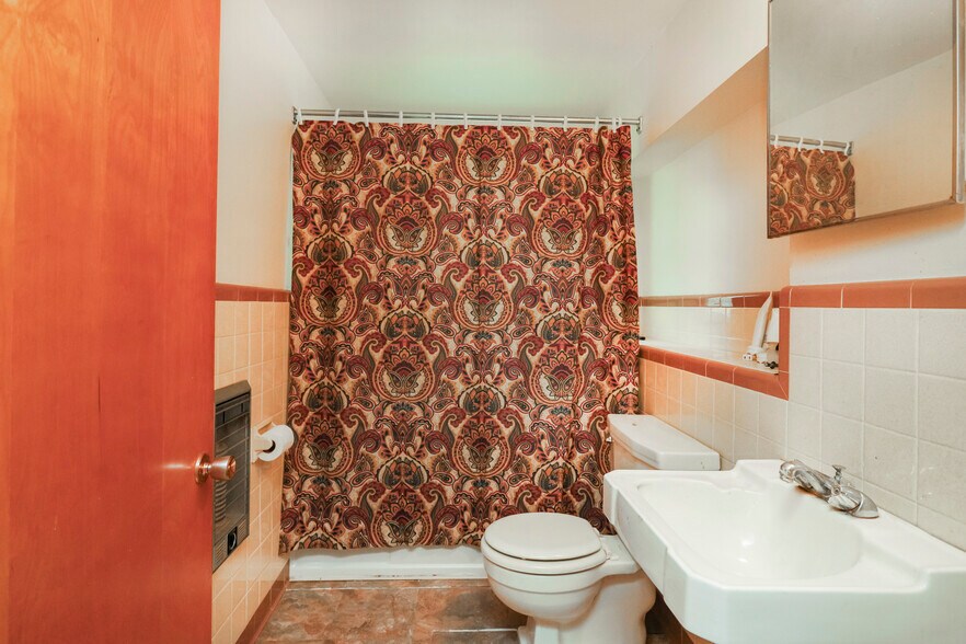 More Photos Of 103 Bass Dr, Columbia Flex For Sale