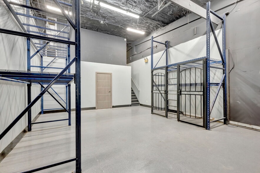 More Photos Of 228 Hibiscus St, Jupiter Light Manufacturing For Sale