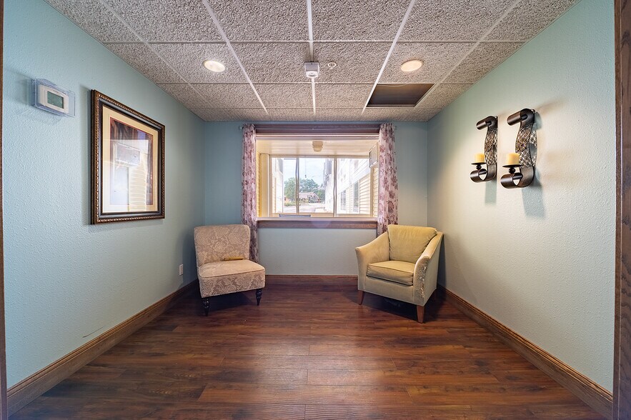 More Photos Of 461 Munson Ave, Traverse City Hotel For Sale