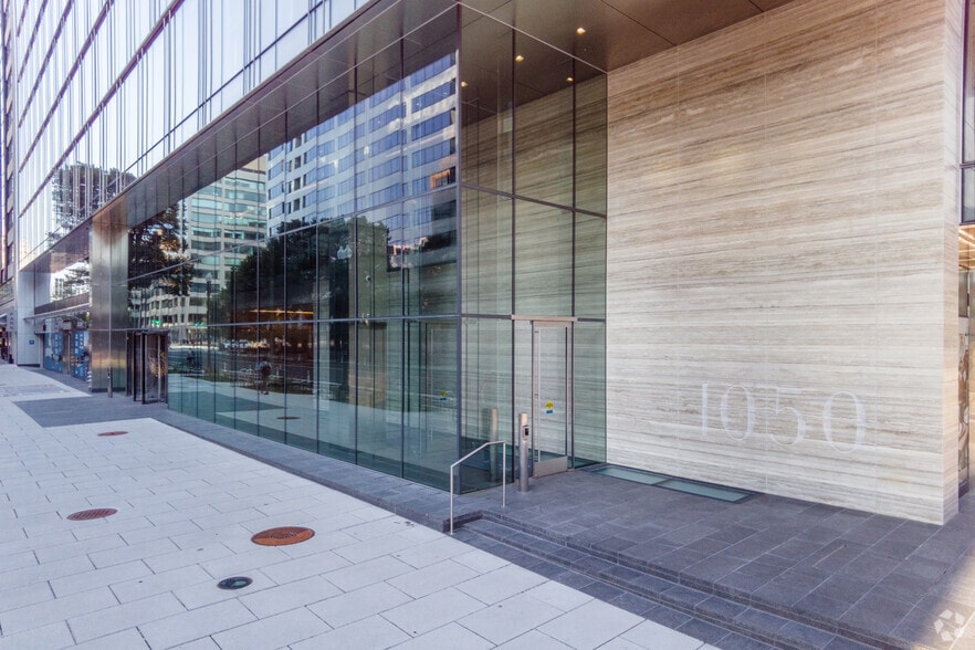 More Photos Of 1050 17th St NW, Washington Office For Lease