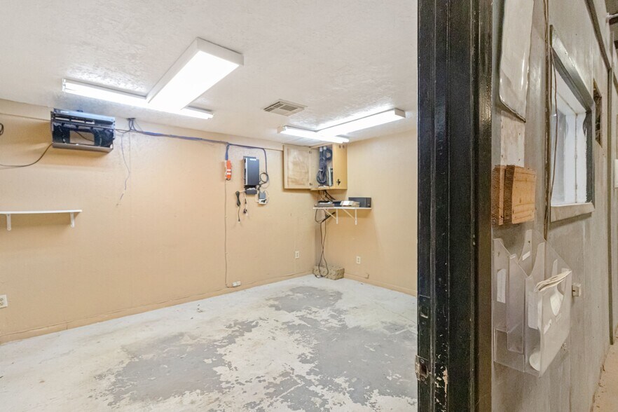 More Photos Of 17301 E FM 1097 Rd, Willis Storefront Retail Office For Sale