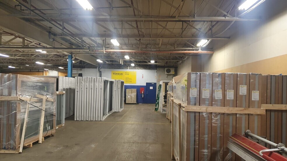 More Photos Of 6705 Rue Saint-Jacques, Montréal Light Distribution For Lease