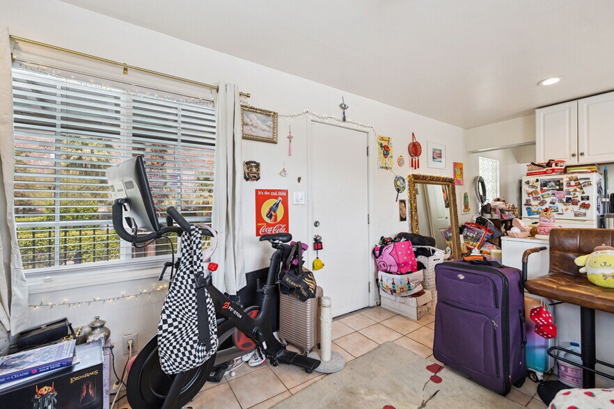 More Photos Of 1674 S Via Salida, Palm Springs Apartments For Sale