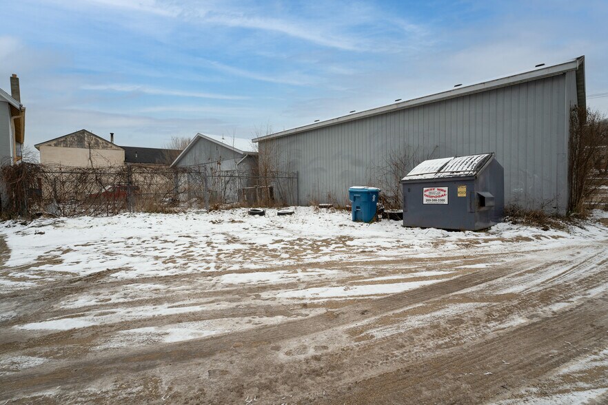 More Photos Of 901 Riverview Dr, Kalamazoo Auto Repair For Sale