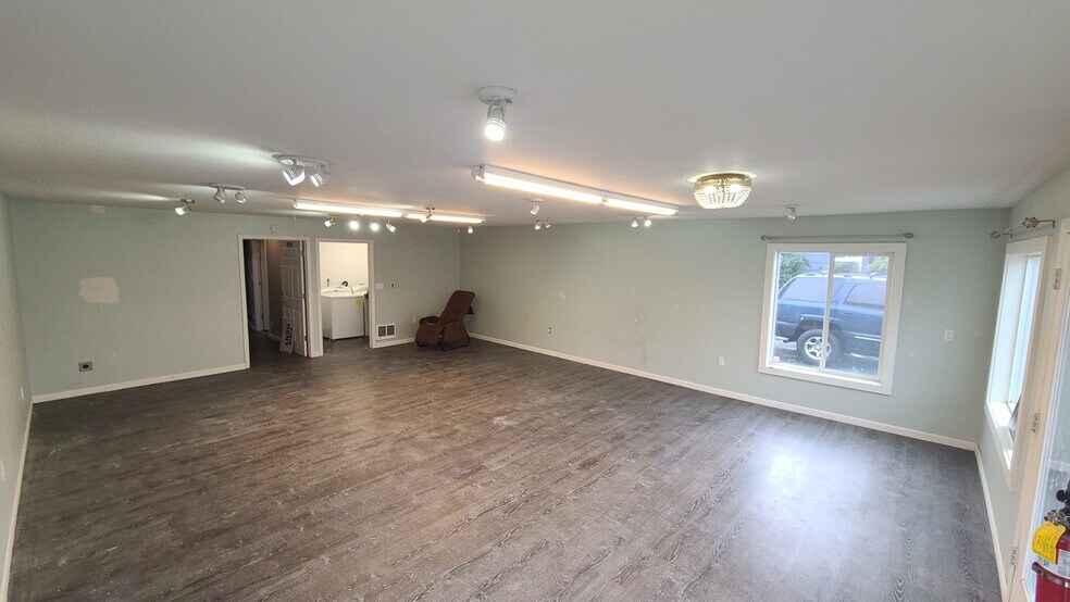 More Photos Of 417 S Holladay Dr, Seaside Storefront Retail Residential For Lease