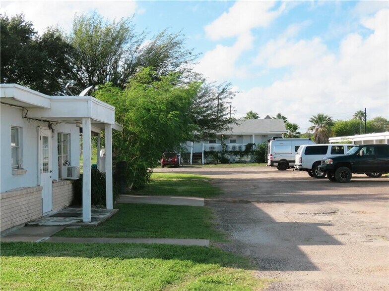 More Photos Of 1330 S Commercial St, Aransas Pass Hotel For Sale