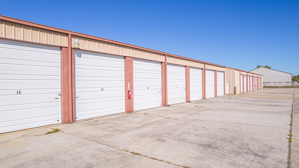 More Photos Of 207 27th St, San Leon Self Storage For Sale