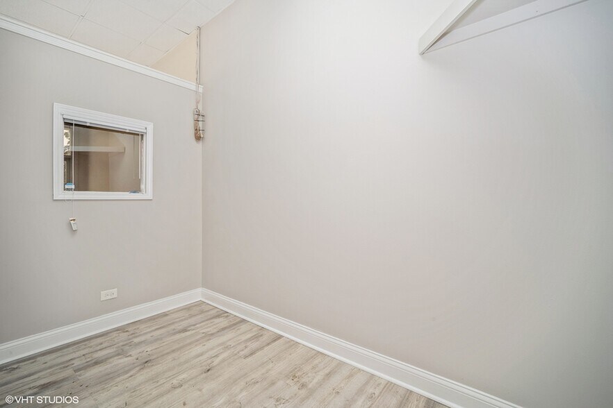 More Photos Of 1511 E Oakton St, Des Plaines Storefront For Lease