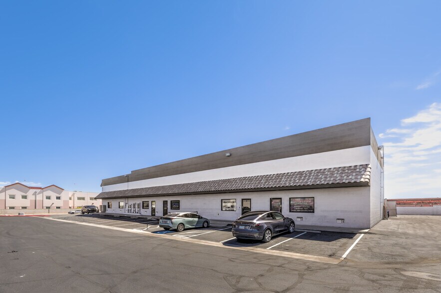 More Photos Of 3975 W Quail Ave, Las Vegas Warehouse For Lease