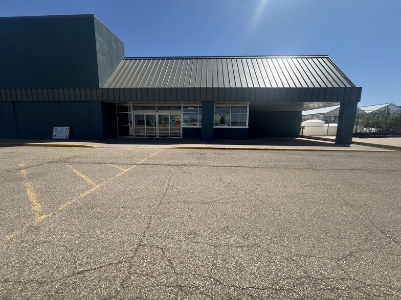 More Photos Of 1625 US Highway 61 N, Lancaster Warehouse For Sale