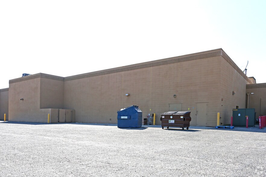 More Photos Of 260 N Highway 65, Lindsay Unknown For Lease