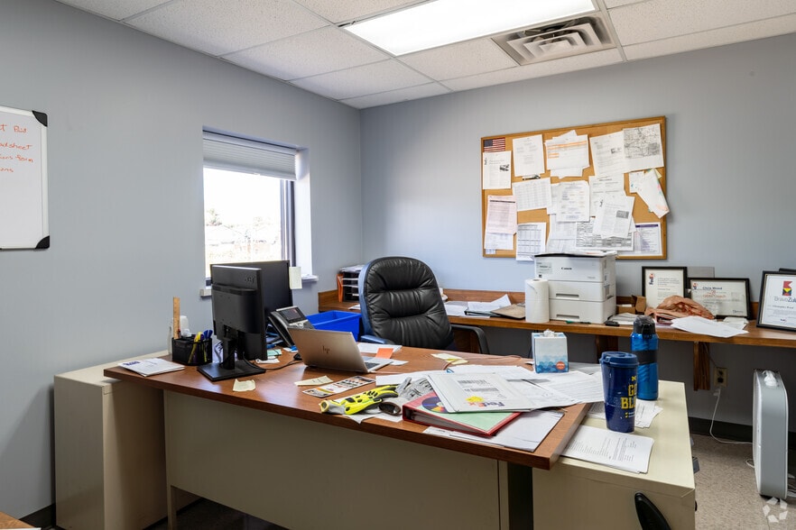 More Photos Of 4025 S Dye Rd, Swartz Creek Truck Terminal For Sale