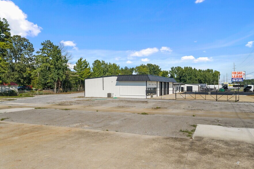 More Photos Of 10063 US-72, Rogersville Warehouse For Lease