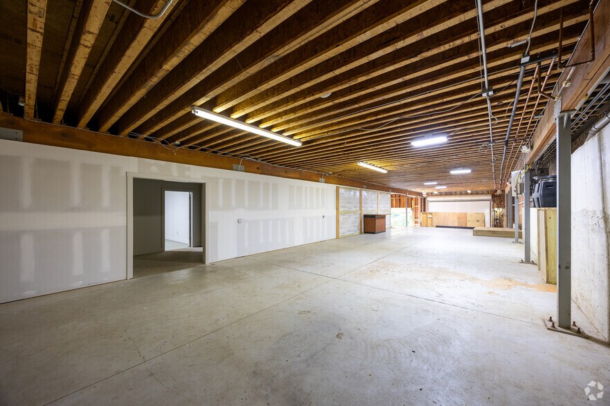 More Photos Of 123 W Main St, Buford General Retail For Sale