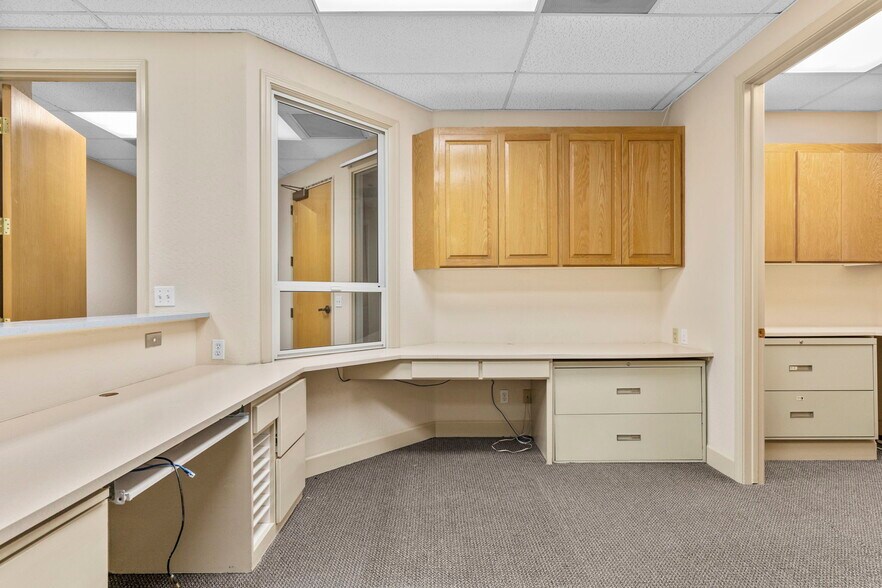 More Photos Of 13620 Lincoln Way, Auburn Office For Lease