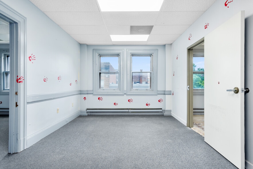 More Photos Of 1 N Market St, Frederick Storefront Retail Office For Lease