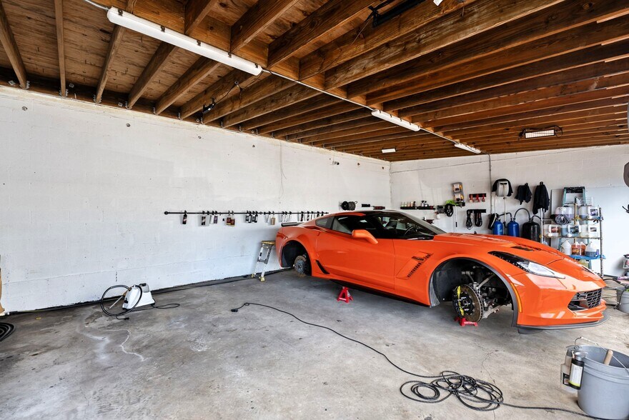 More Photos Of 12445 Collier Blvd, Naples Showroom For Sale