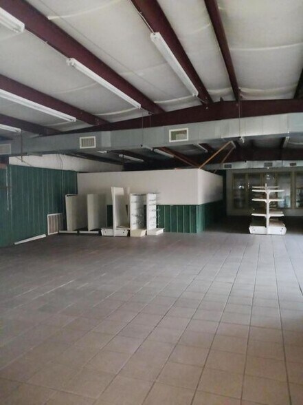 More Photos Of 714 Cleveland St, Danville Warehouse For Sale