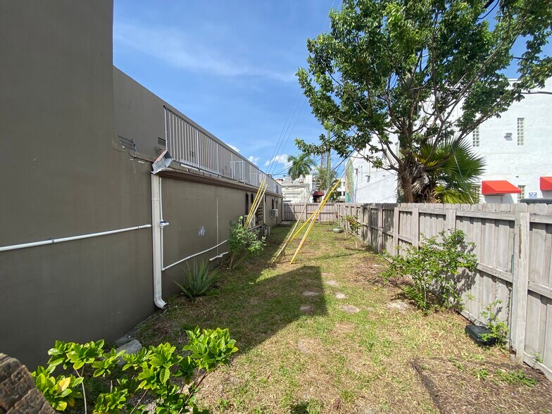 More Photos Of 215-235 S 21st Ave, Hollywood Office For Lease