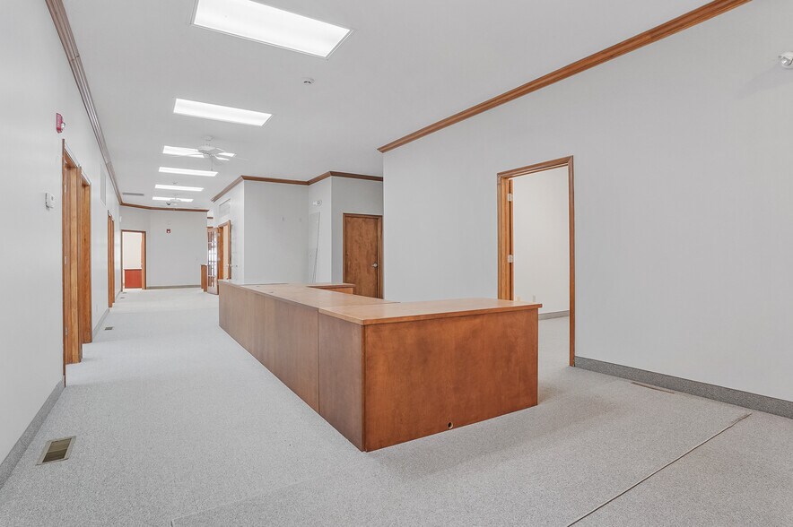 More Photos Of 120 W Aurora Rd, Northfield Medical For Lease