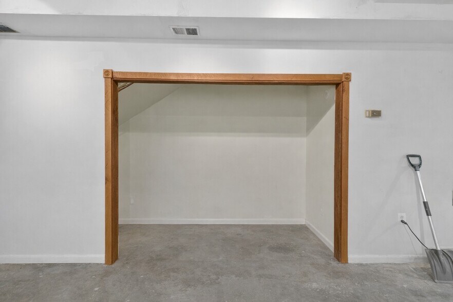 More Photos Of 916 Blagden Aly NW, Washington Flex For Sale