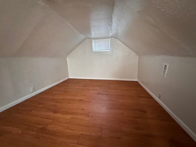 More Photos Of 2048 4th Ave, Cincinnati Multifamily For Sale